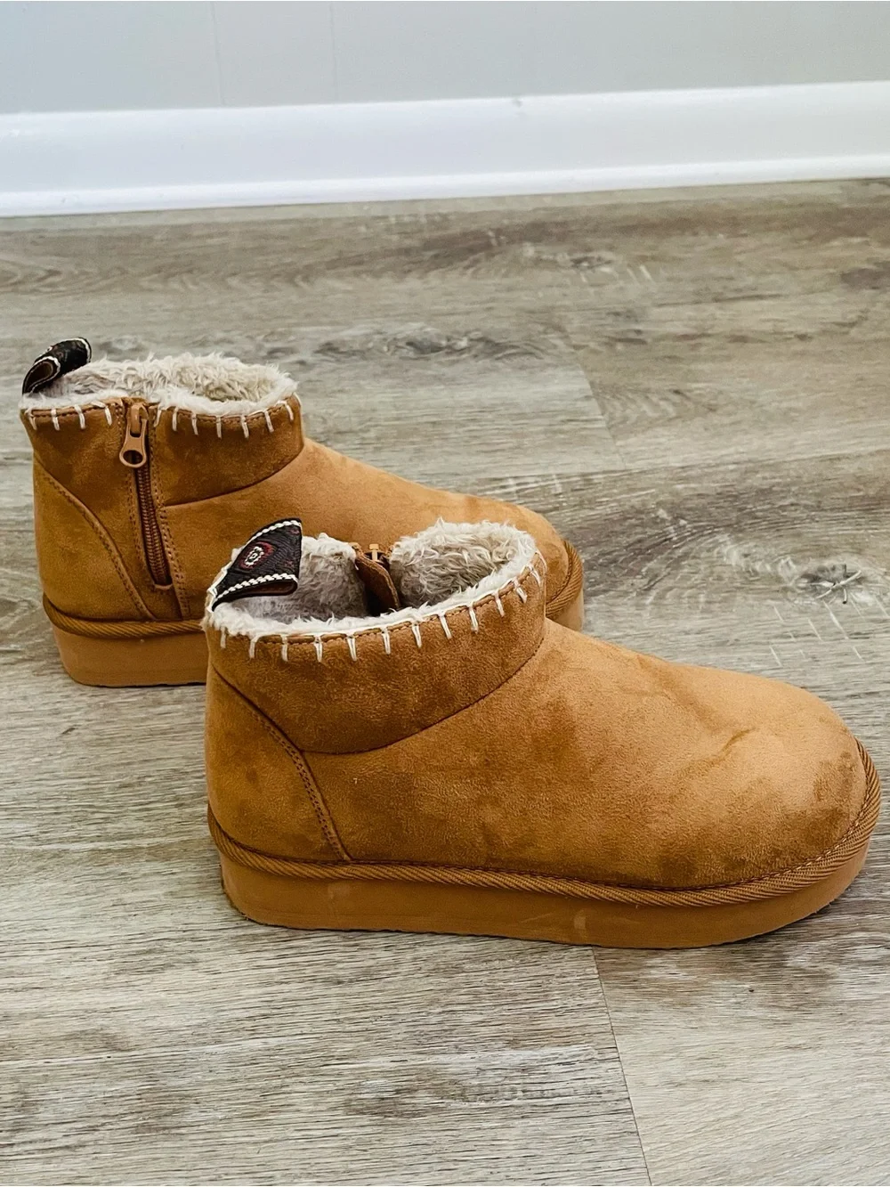 Tan Faux Suede Ankle Boots with Faux Fur Lining and Side Zipper – Women’s US 7